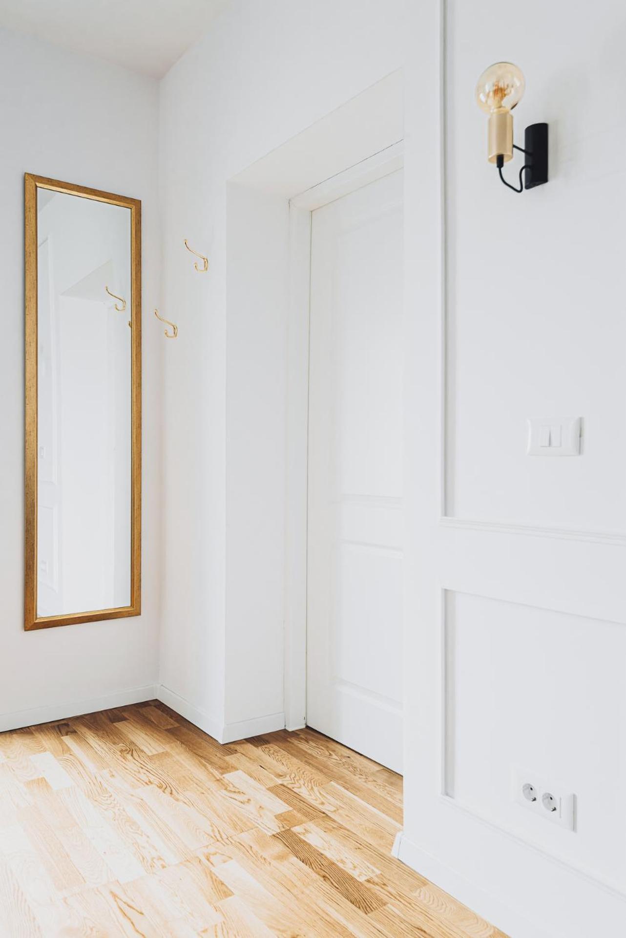 Voya Nordic Apartment-A Luxury Oasis In The Old Town Brassó Kültér fotó